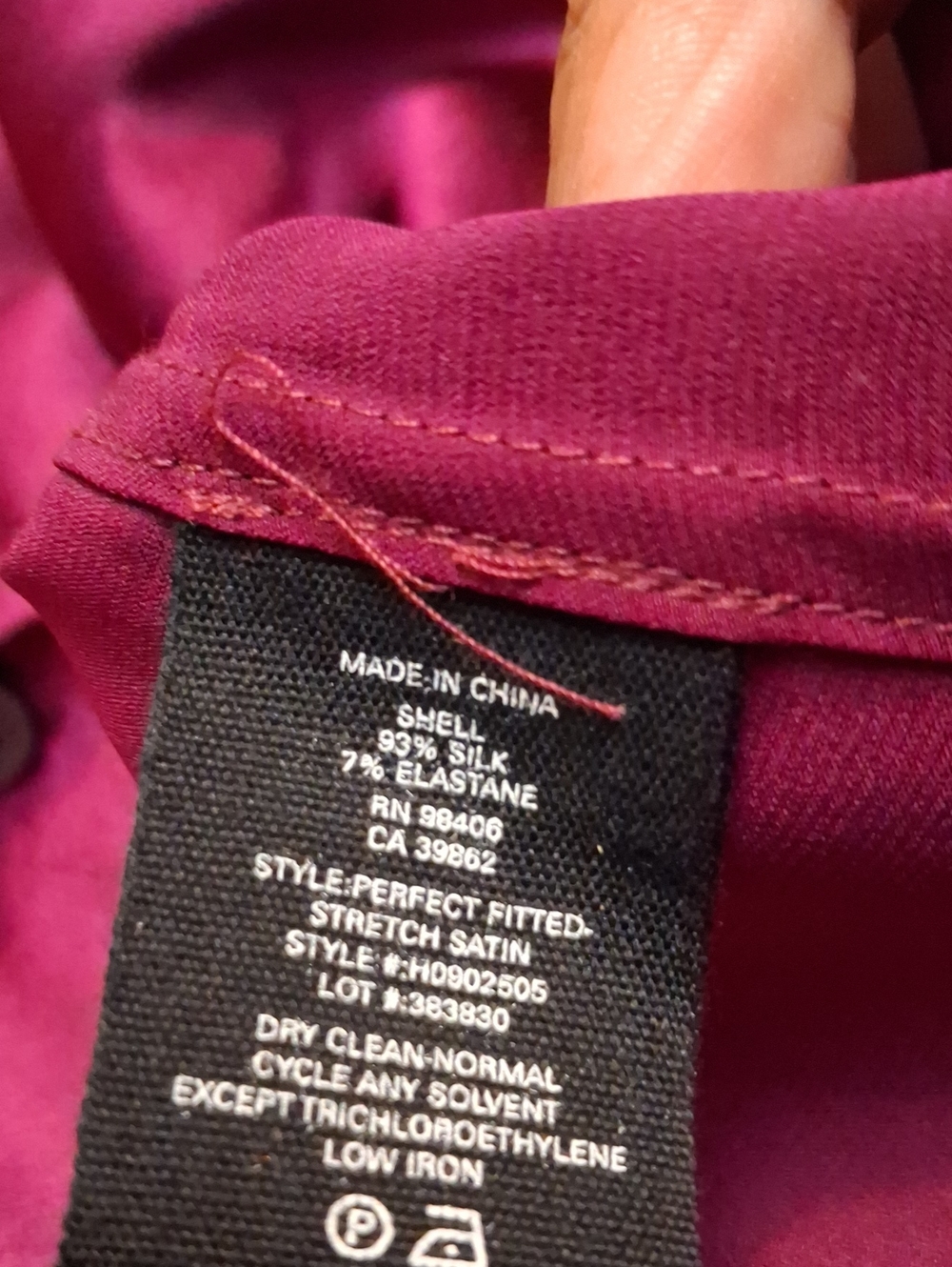 Theory Size (P) Small Women's 93% Silk Satin Button-Up Blouse in Burgundy. - Picture 14 of 15